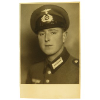 Wehrmacht Pionier in Waffenrock e visiera cappello ritratto in studio. Espenlaub militaria